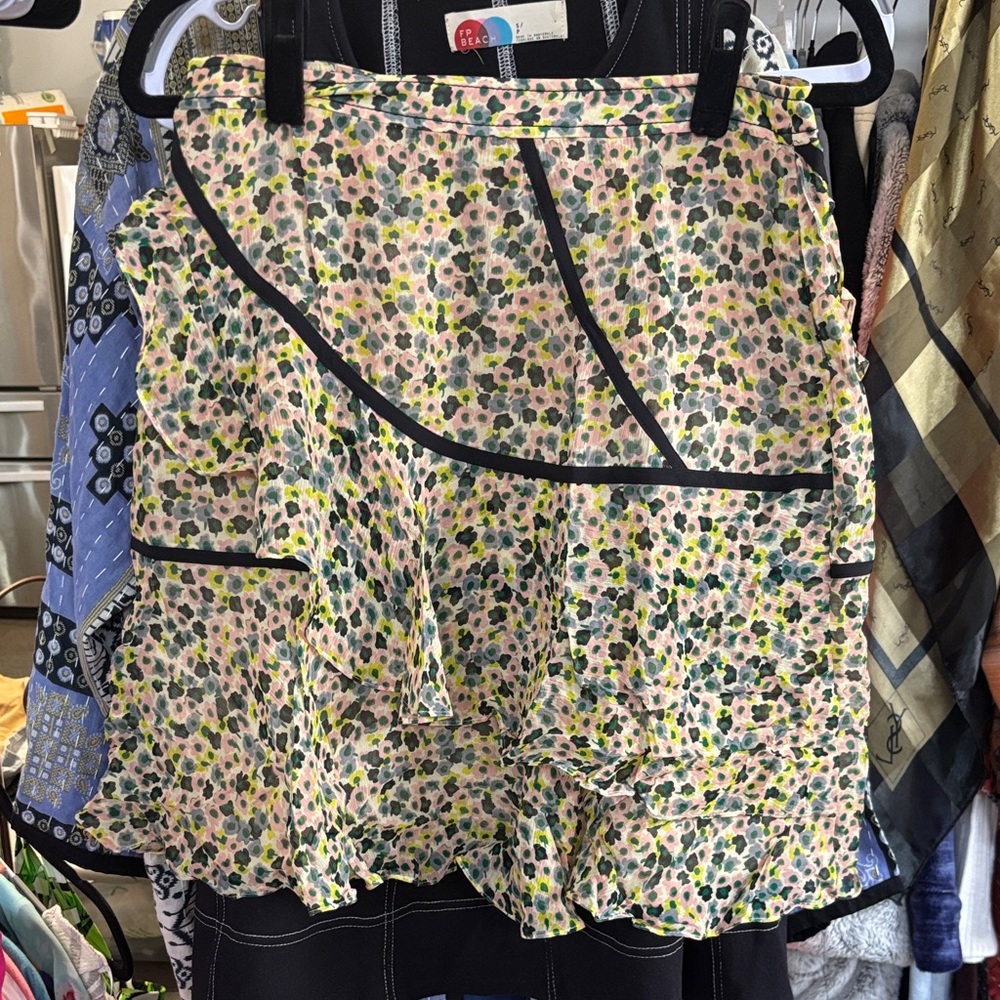 A93 NWOT Coach Floral Print Skirt with Black Trim